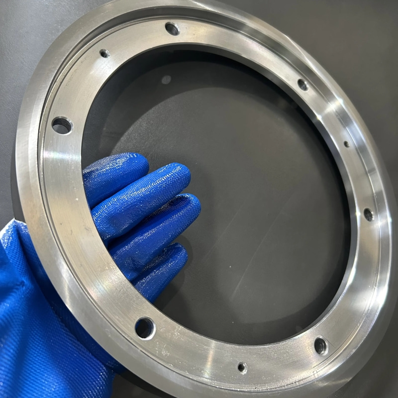 Bottom circular knife for cutting carton